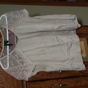 Cassee's lacy top Tan size 2X